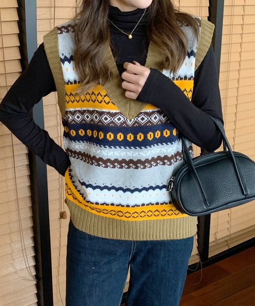ABITOKYO(アビトーキョー)の「幾何柄Vネックジャカードニットベスト(ベスト・レディース・ベージュ/ネイビー/グリーン・FREE)」の14枚目の写真