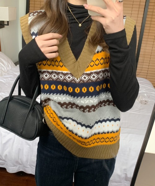 ABITOKYO(アビトーキョー)の「幾何柄Vネックジャカードニットベスト(ベスト・レディース・ベージュ/ネイビー/グリーン・FREE)」の15枚目の写真