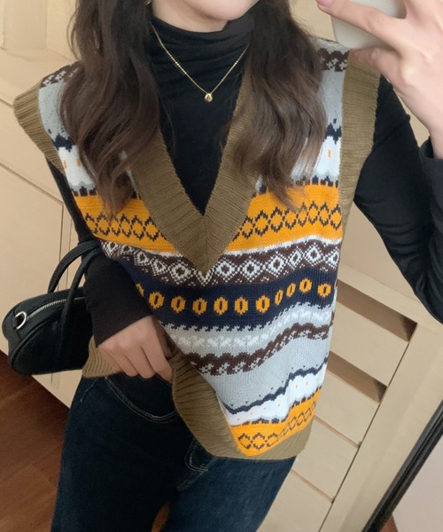 ABITOKYO(アビトーキョー)の「幾何柄Vネックジャカードニットベスト(ベスト・レディース・ベージュ/ネイビー/グリーン・FREE)」の16枚目の写真