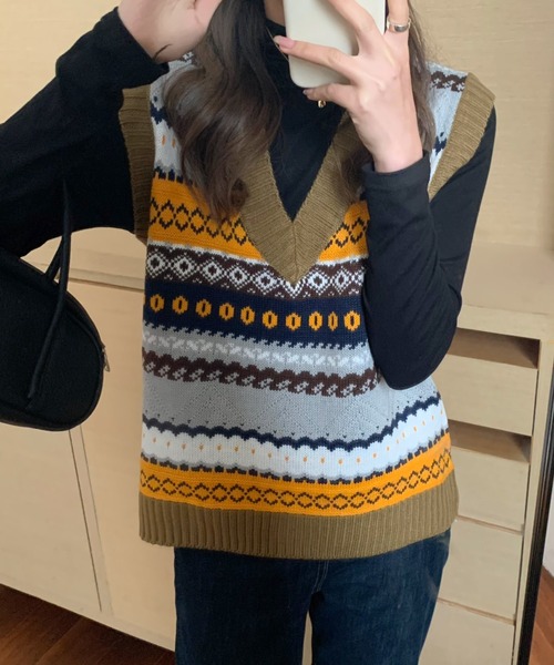 ABITOKYO(アビトーキョー)の「幾何柄Vネックジャカードニットベスト(ベスト・レディース・ベージュ/ネイビー/グリーン・FREE)」の17枚目の写真