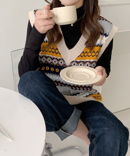ABITOKYO(アビトーキョー)の「幾何柄Vネックジャカードニットベスト(ベスト・レディース・ベージュ/ネイビー/グリーン・FREE)」の7枚目の写真