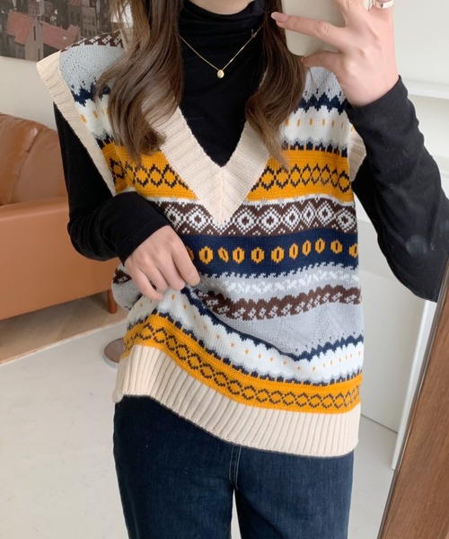 ABITOKYO(アビトーキョー)の「幾何柄Vネックジャカードニットベスト(ベスト・レディース・ベージュ/ネイビー/グリーン・FREE)」の8枚目の写真