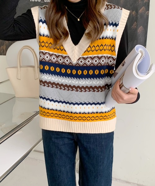 ABITOKYO(アビトーキョー)の「幾何柄Vネックジャカードニットベスト(ベスト・レディース・ベージュ/ネイビー/グリーン・FREE)」の9枚目の写真