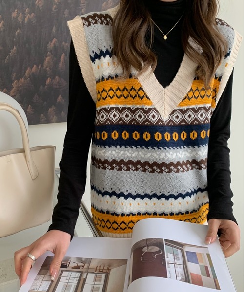 ABITOKYO(アビトーキョー)の「幾何柄Vネックジャカードニットベスト(ベスト・レディース・ベージュ/ネイビー/グリーン・FREE)」の11枚目の写真