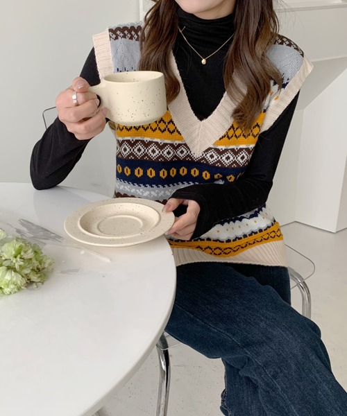 ABITOKYO(アビトーキョー)の「幾何柄Vネックジャカードニットベスト(ベスト・レディース・ベージュ/ネイビー/グリーン・FREE)」の12枚目の写真