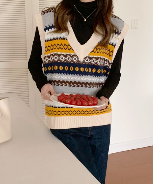 ABITOKYO(アビトーキョー)の「幾何柄Vネックジャカードニットベスト(ベスト・レディース・ベージュ/ネイビー/グリーン・FREE)」の6枚目の写真