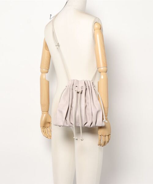 Ameri(アメリ)の「FAKE LEATHER PLEATS BAG(ハンドバッグ・レディース・ブラック/グレー/ブラウン・FREE)」の11枚目の写真