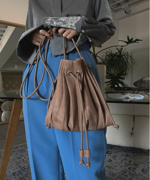 Ameri（アメリ）の「FAKE LEATHER PLEATS BAG（ハンドバッグ）」 - WEAR