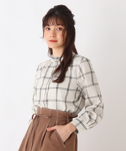 DRESKIP(ドレスキップ)の「◆スタンドちびフリルブラウス(シャツ/ブラウス・レディース・ブラック/オフホワイト/キャメル/ベージュ系その他4/ブラック系1/ピンク系・02/03/04)」の4枚目の写真