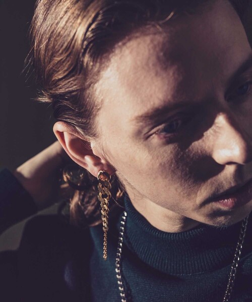 and cloud（アンドクラウド）の「Gradation Long Earring L / Single（イヤリング・レディース・ブラック/シルバー/イエローゴールド/シルバー系その他/ゴールド系その他・FREE）」の11枚目の写真