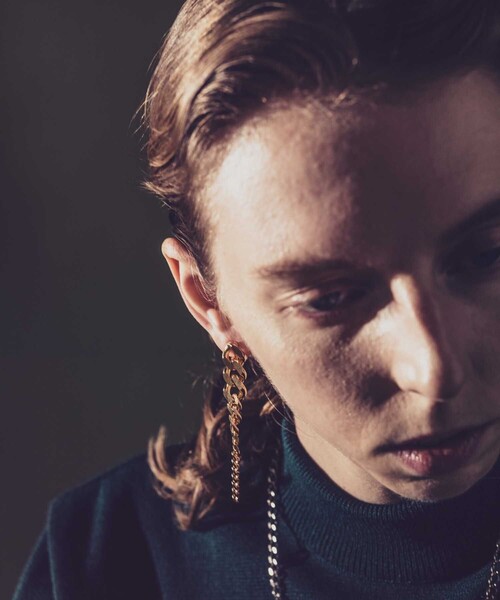 and cloud（アンドクラウド）の「Gradation Long Earring L / Single（イヤリング・レディース・ブラック/シルバー/イエローゴールド/シルバー系その他/ゴールド系その他・FREE）」の12枚目の写真