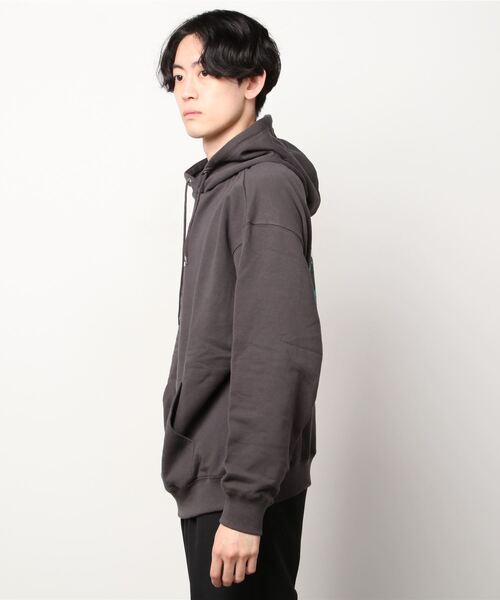 VISION STREET WEAR（ヴィジョンストリートウェア）の「VISION STREET WEAR シューズイラスト＆コミックキャラ 裏毛プルオーバーパーカー（パーカー・メンズ・パープル/チャコールグレー/チャコール/アイボリー/ホワイト/グリーン・LL/L/M）」の7枚目の写真