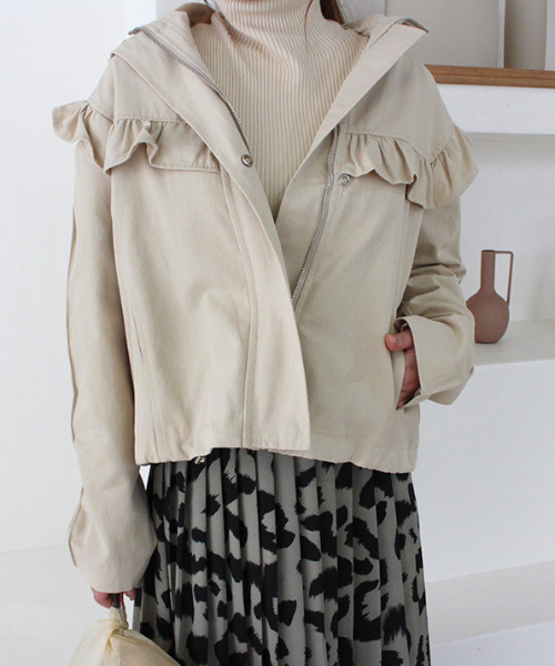 MODE ROBE（モードローブ）の「フリルデザインジャケット（ブルゾン・レディース・ブラック/ベージュ・FREE）」の2枚目の写真