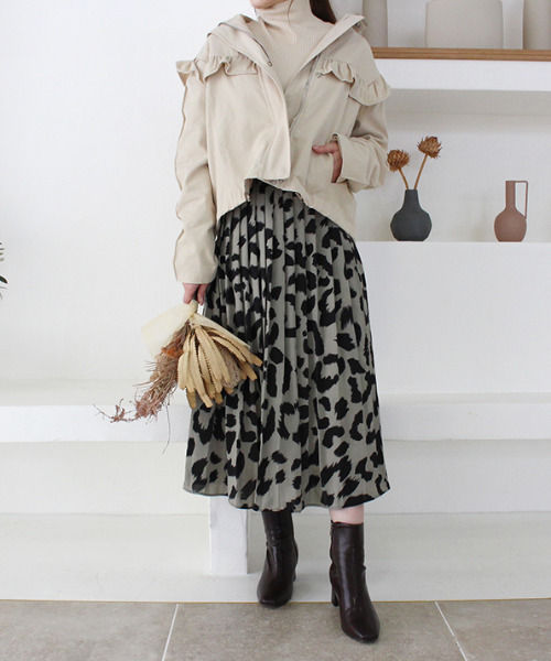 MODE ROBE（モードローブ）の「フリルデザインジャケット（ブルゾン・レディース・ブラック/ベージュ・FREE）」の5枚目の写真