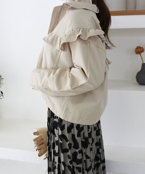 MODE ROBE（モードローブ）の「フリルデザインジャケット（ブルゾン・レディース・ブラック/ベージュ・FREE）」の6枚目の写真