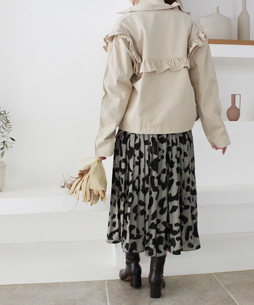 MODE ROBE（モードローブ）の「フリルデザインジャケット（ブルゾン・レディース・ブラック/ベージュ・FREE）」の8枚目の写真