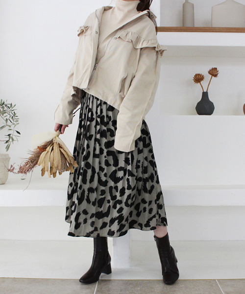 MODE ROBE（モードローブ）の「フリルデザインジャケット（ブルゾン・レディース・ブラック/ベージュ・FREE）」の9枚目の写真