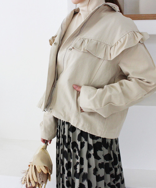 MODE ROBE（モードローブ）の「フリルデザインジャケット（ブルゾン・レディース・ブラック/ベージュ・FREE）」の10枚目の写真