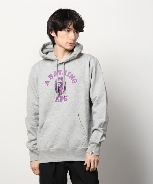 A BATHING APE（アベイシングエイプ）の「WEB限定/COLOR CAMO COLLEGE PULLOVER HOODIE M BAPEC（パーカー・メンズ・ブラック×パープル/グレー系その他3/グレー系その他7/ブラック×ブルー/ブラック×レッド/グレー系その他2・X-LARGE/MEDIUM/XXX-LARGE/SMALL/LARGE/XX-LARGE）」の20枚目の写真