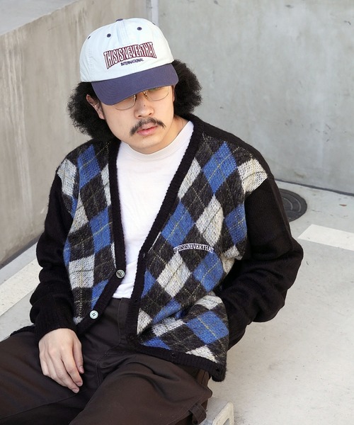 thisisneverthat(ディスイズネバーザット)の「【thisisneverthat / ディスイズネバーザット】ARGYLE CARDIGAN(カーディガン/ボレロ・メンズ・ブラック/ネイビー/ブラウン・MEDIUM)」の2枚目の写真