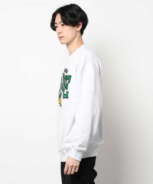 SPINNS（スピンズ）の「【ビッグシルエット】刺繍カレッジロゴ クルーネックスウェット（スウェット・メンズ・アッシュグレー/レッド/マスタード/ロイヤルブルー・ONESIZE）」の22枚目の写真