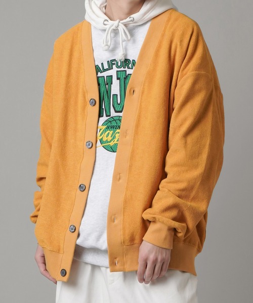 SPINNS（スピンズ）の「【ビッグシルエット】刺繍カレッジロゴ クルーネックスウェット（スウェット・メンズ・アッシュグレー/レッド/マスタード/ロイヤルブルー・ONESIZE）」の13枚目の写真