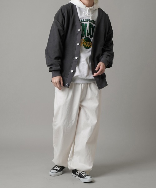 SPINNS（スピンズ）の「【ビッグシルエット】刺繍カレッジロゴ クルーネックスウェット（スウェット・メンズ・アッシュグレー/レッド/マスタード/ロイヤルブルー・ONESIZE）」の14枚目の写真