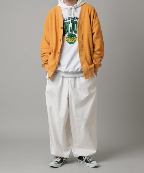 SPINNS（スピンズ）の「【ビッグシルエット】刺繍カレッジロゴ クルーネックスウェット（スウェット・メンズ・アッシュグレー/レッド/マスタード/ロイヤルブルー・ONESIZE）」の15枚目の写真