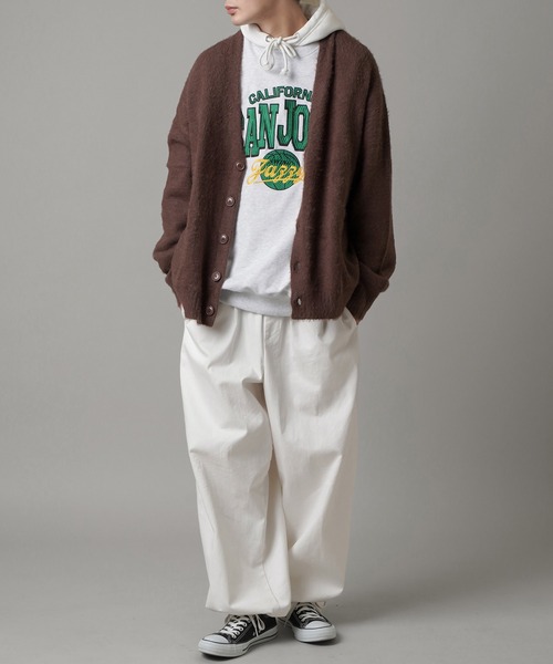 SPINNS（スピンズ）の「【ビッグシルエット】刺繍カレッジロゴ クルーネックスウェット（スウェット・メンズ・アッシュグレー/レッド/マスタード/ロイヤルブルー・ONESIZE）」の17枚目の写真