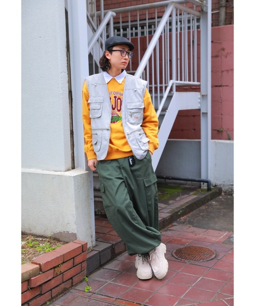 SPINNS（スピンズ）の「【ビッグシルエット】刺繍カレッジロゴ クルーネックスウェット（スウェット・メンズ・アッシュグレー/レッド/マスタード/ロイヤルブルー・ONESIZE）」の20枚目の写真