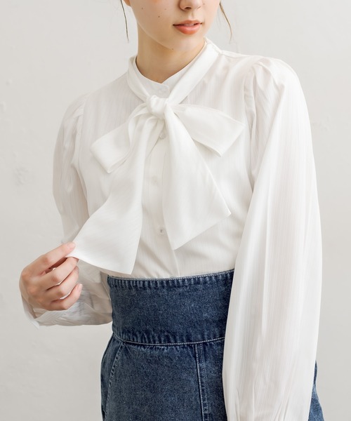 OLIVE des OLIVE（オリーブデオリーブ）の「ボウタイブラウス（シャツ/ブラウス・レディース・ホワイト/オフホワイト/アイボリー・FREE）」の2枚目の写真