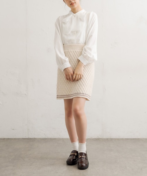 OLIVE des OLIVE（オリーブデオリーブ）の「ボウタイブラウス（シャツ/ブラウス・レディース・ホワイト/オフホワイト/アイボリー・FREE）」の4枚目の写真