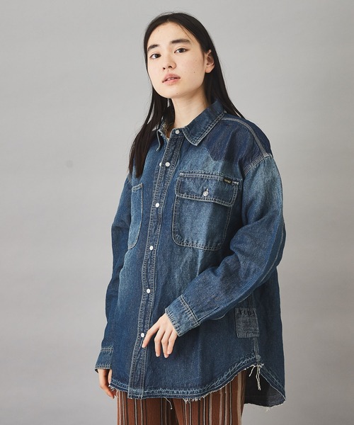 TOBILA（トビラ）の「9oz綿麻デニムレギュラーワークシャツユニセックス（シャツ/ブラウス・レディース・ライトブルー/インディゴブルー・M）」の2枚目の写真