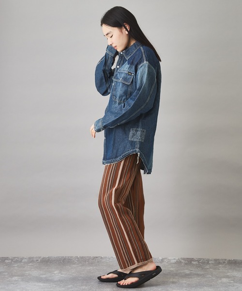 TOBILA（トビラ）の「9oz綿麻デニムレギュラーワークシャツユニセックス（シャツ/ブラウス・レディース・ライトブルー/インディゴブルー・M）」の6枚目の写真