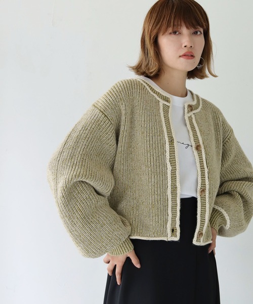 HER CLOSET（ハークローゼット）の「【shemoshelly】WEB限定バイカラーハンドステッチショートカーディガン（カーディガン/ボレロ・レディース・ベージュ/カーキ/ブルー・M）」の4枚目の写真