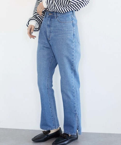 Green Parks(グリーンパークス)の「スリットストレートデニムパンツ(その他パンツ・レディース・ライトインディゴブルー・S/M/L)」の1枚目の写真