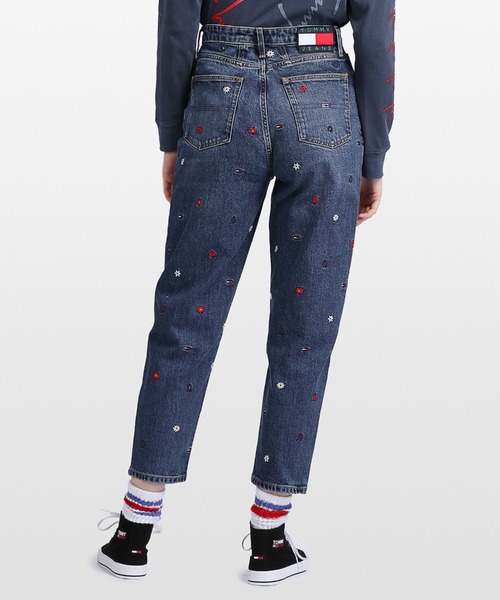 tommy jeans（トミー ジーンズ）の「エンブロイダリーテーパードデニム（デニムパンツ・レディース・ブルー・28inch/24inch/25inch/26inch/27inch）」の2枚目の写真