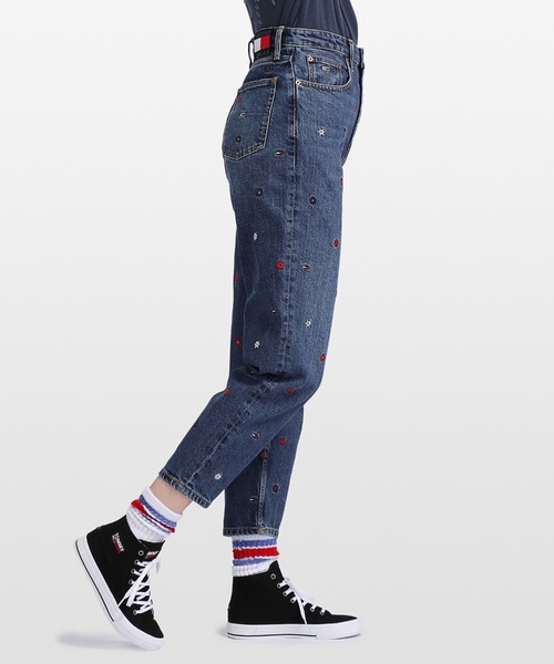 tommy jeans（トミー ジーンズ）の「エンブロイダリーテーパードデニム（デニムパンツ・レディース・ブルー・28inch/24inch/25inch/26inch/27inch）」の3枚目の写真