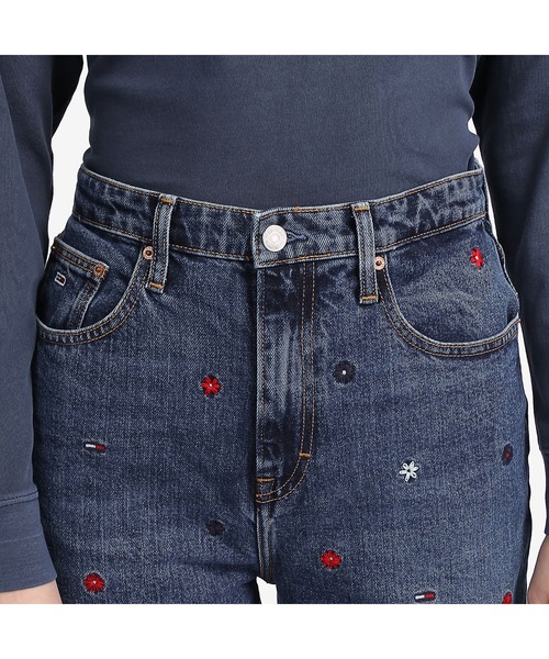 tommy jeans（トミー ジーンズ）の「エンブロイダリーテーパードデニム（デニムパンツ・レディース・ブルー・28inch/24inch/25inch/26inch/27inch）」の4枚目の写真