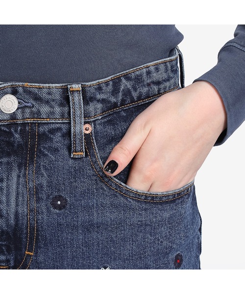 tommy jeans（トミー ジーンズ）の「エンブロイダリーテーパードデニム（デニムパンツ・レディース・ブルー・28inch/24inch/25inch/26inch/27inch）」の6枚目の写真