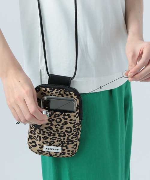 BAYFLOW（ベイフロー）の「ライトミニショルダー（財布・レディース・ブラック/ベージュ/クリアブルー/その他1/ブラウン/カーキ/オレンジ・FREE）」の3枚目の写真