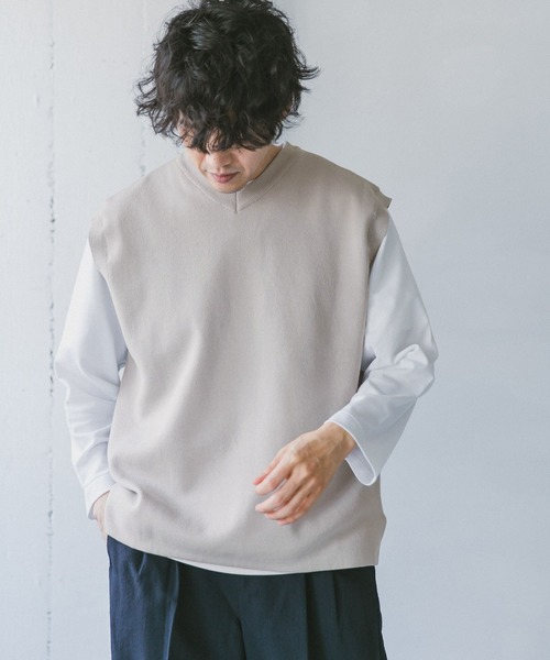 URBAN RESEARCH DOORS（アーバンリサーチドアーズ）の「『一部WEB限定カラー』ダブルフェイスVネックベスト（ベスト・メンズ・ブルー/ネイビー/ブラウン系その他/グレー系その他・MEDIUM/LARGE）」の2枚目の写真