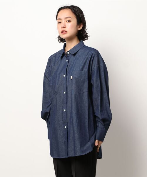 Q（キュー）の「ライトデニムシャツ（シャツ/ブラウス・レディース・ライトブルー/ネイビー・MEDIUM）」の12枚目の写真