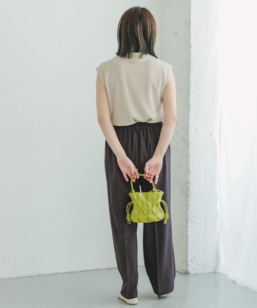 ITEMS URBANRESEARCH（アイテムズ アーバンリサーチ）の「リブハイネックノースリーブニット（ニット/セーター・レディース・チャコールグレー/レッド/オフホワイト/グリーン/オレンジ/ブラック/ホワイト系その他・FREE）」の8枚目の写真