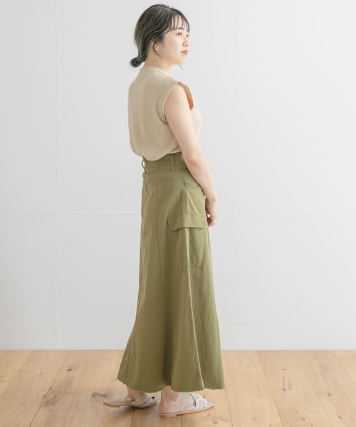 ITEMS URBANRESEARCH（アイテムズ アーバンリサーチ）の「リブハイネックノースリーブニット（ニット/セーター・レディース・チャコールグレー/レッド/オフホワイト/グリーン/オレンジ/ブラック/ホワイト系その他・FREE）」の9枚目の写真