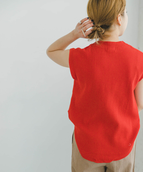 ITEMS URBANRESEARCH（アイテムズ アーバンリサーチ）の「リブハイネックノースリーブニット（ニット/セーター・レディース・チャコールグレー/レッド/オフホワイト/グリーン/オレンジ/ブラック/ホワイト系その他・FREE）」の13枚目の写真