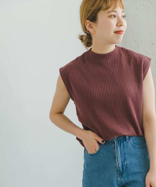 ITEMS URBANRESEARCH（アイテムズ アーバンリサーチ）の「リブハイネックノースリーブニット（ニット/セーター・レディース・チャコールグレー/レッド/オフホワイト/グリーン/オレンジ/ブラック/ホワイト系その他・FREE）」の10枚目の写真