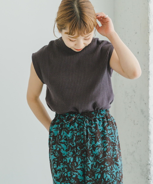 ITEMS URBANRESEARCH（アイテムズ アーバンリサーチ）の「リブハイネックノースリーブニット（ニット/セーター・レディース・チャコールグレー/レッド/オフホワイト/グリーン/オレンジ/ブラック/ホワイト系その他・FREE）」の11枚目の写真