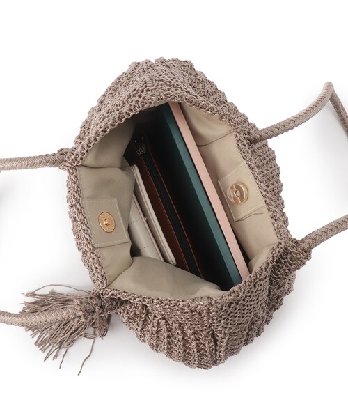 SHOO・LA・RUE(シューラルー)の「◆透かし編みニットバルーントート(トートバッグ・レディース・ブラック/グレー/ブラウン系その他/ベージュ系8・00)」の9枚目の写真