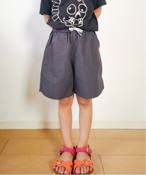 UNIVERSAL OVERALL(ユニバーサルオーバーオール)の「/UNIVERSAL OVERALL/BOYS AMPHIBIOUS PANTS(その他パンツ・キッズ・チャコールグレー/カーキ/ベージュ・120/150/140/110/130/100)」の2枚目の写真